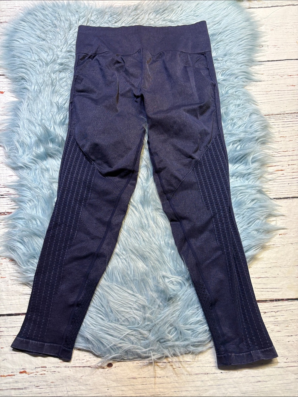 Fabletics Sync High Waisted Navy Perforated 7/8 Leggings sz L